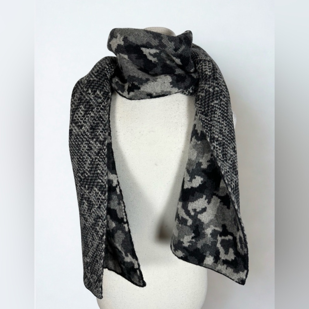 Cole Haan Men’s Black and Gray Patterned Scarf